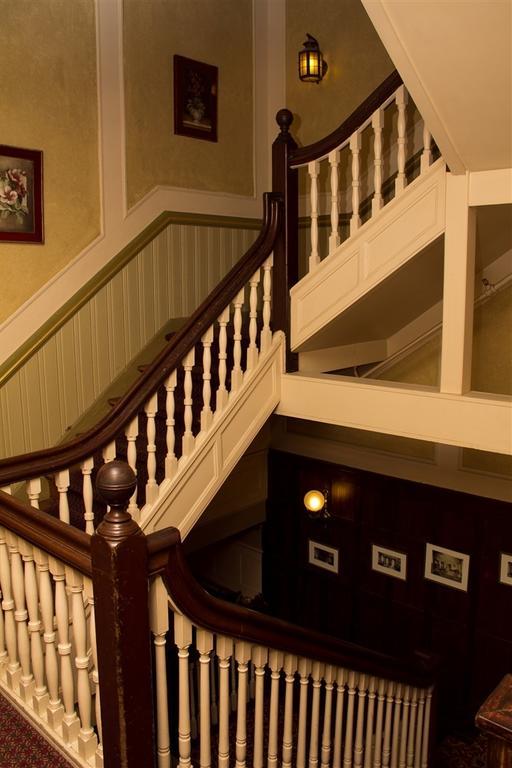 The Yankee Pedlar Inn Torrington Экстерьер фото