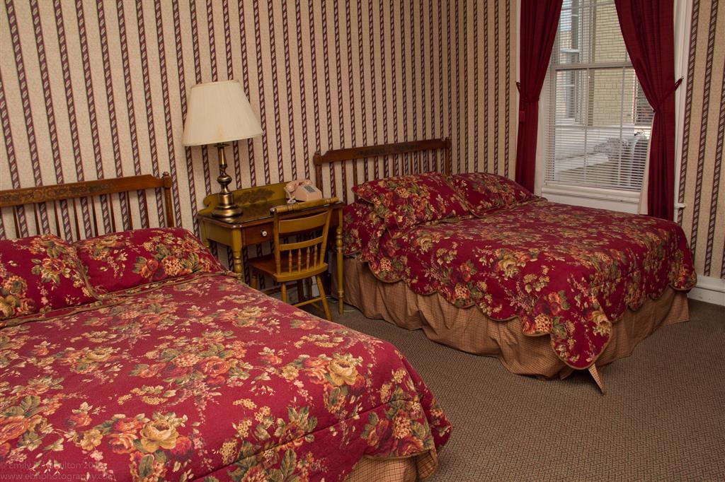 The Yankee Pedlar Inn Torrington Номер фото
