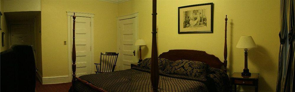 The Yankee Pedlar Inn Torrington Экстерьер фото