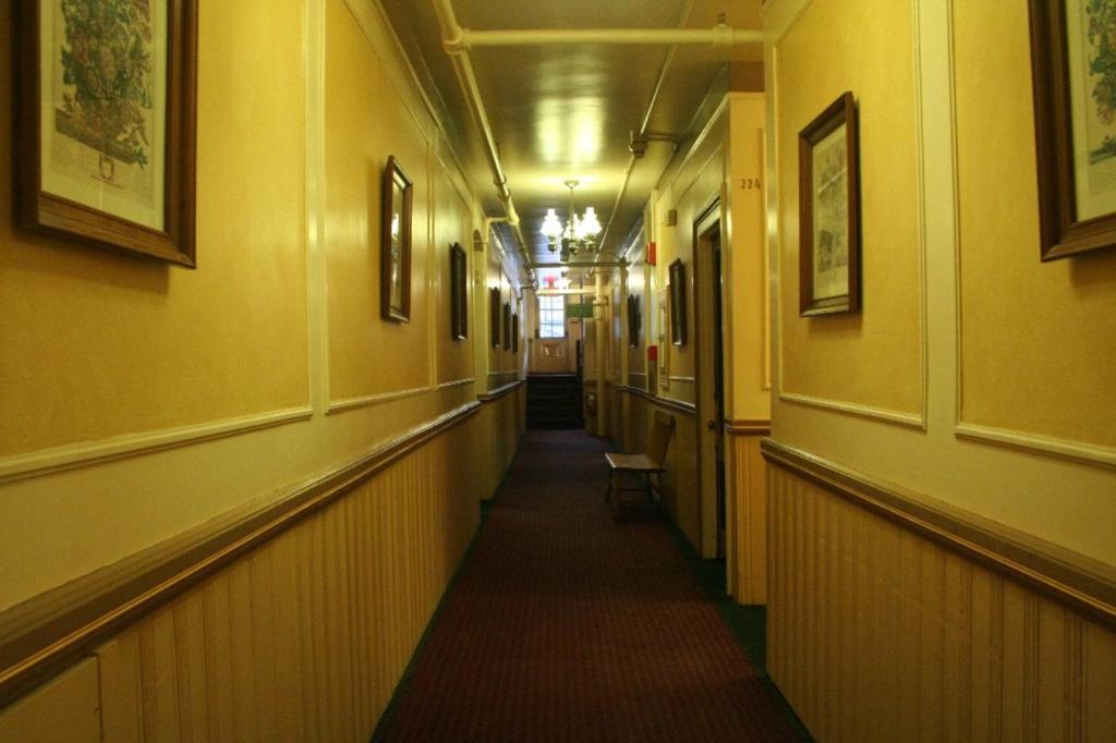 The Yankee Pedlar Inn Torrington Экстерьер фото