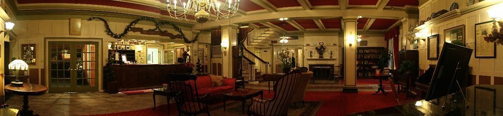 The Yankee Pedlar Inn Torrington Экстерьер фото