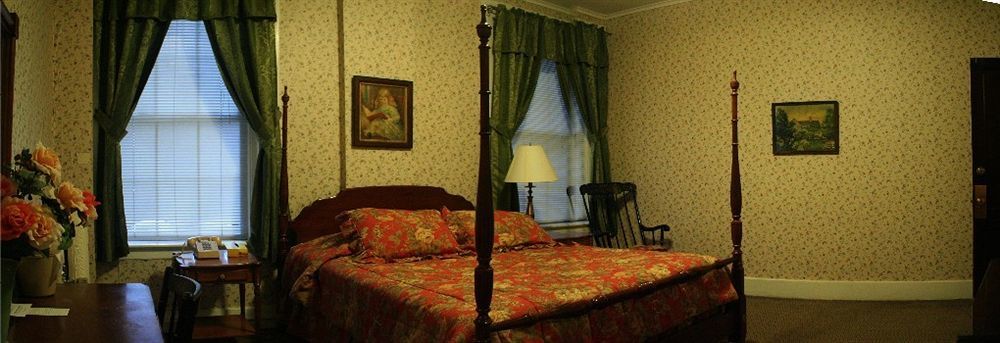 The Yankee Pedlar Inn Torrington Экстерьер фото