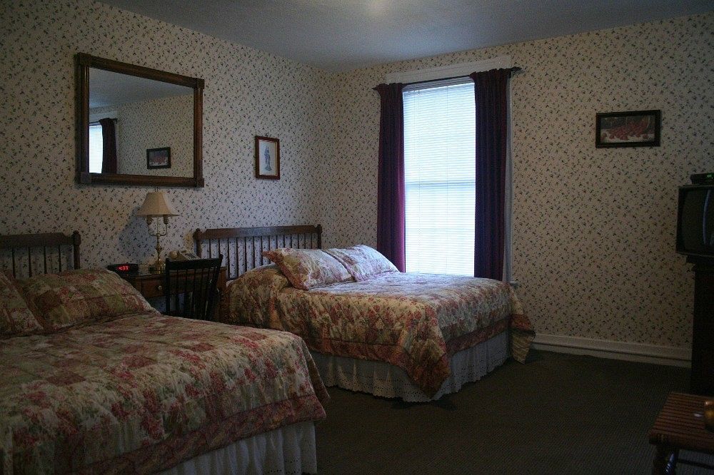 The Yankee Pedlar Inn Torrington Экстерьер фото